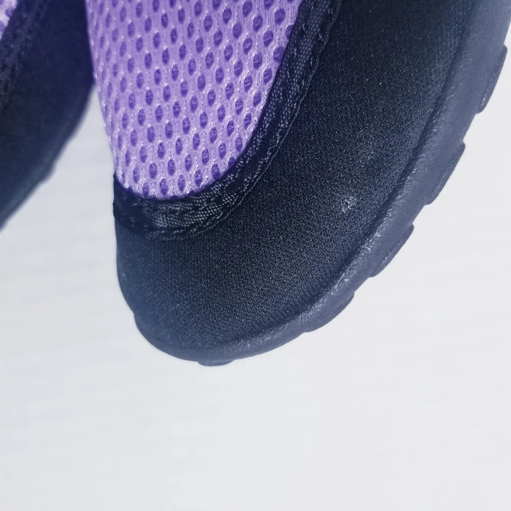 NWT WEST LOOP BLACK AND PURPLE GIRL'S WATER SHOES SIZE MEDIUM 2/3